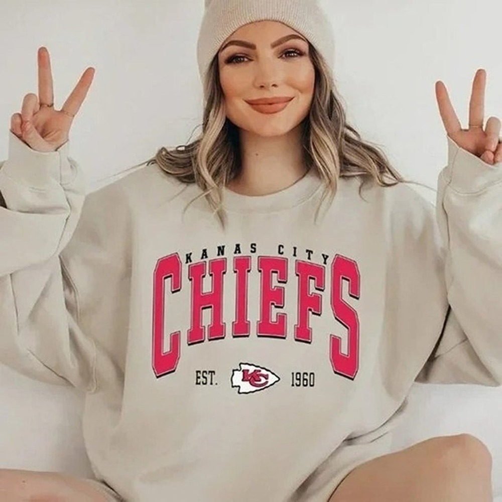 Kansas City Chiefs Football Unisex Sweatshirt - Picture 1 of 4